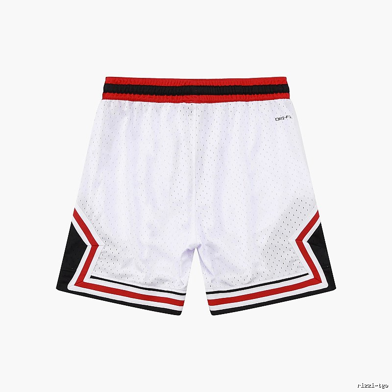 AJ sporty white shorts