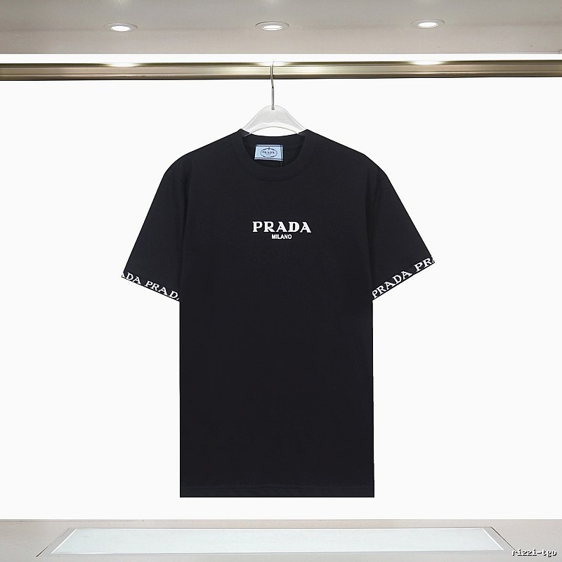 Amiri Resort Logo T-shirt Black Small AM for Travel Looks
