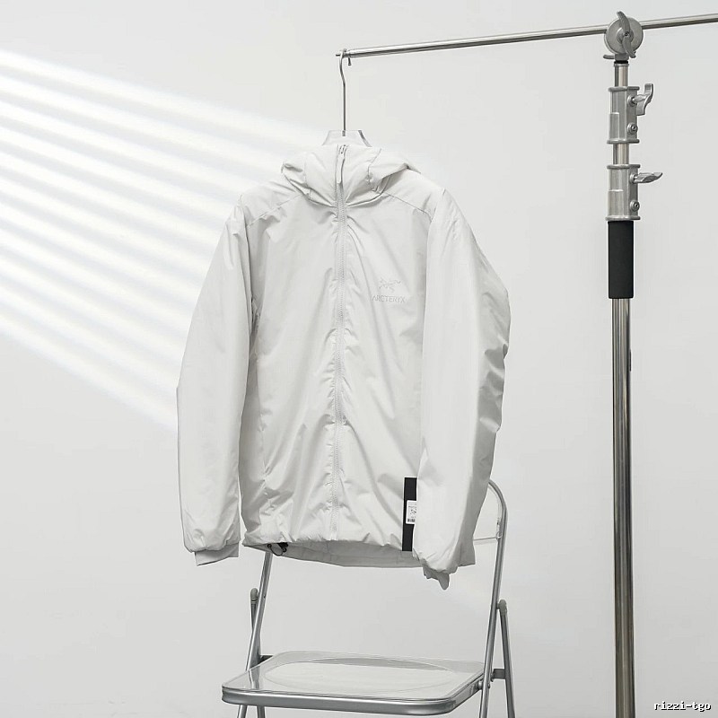 Arc'teryx Signature Edit Light Shell Jacket in White