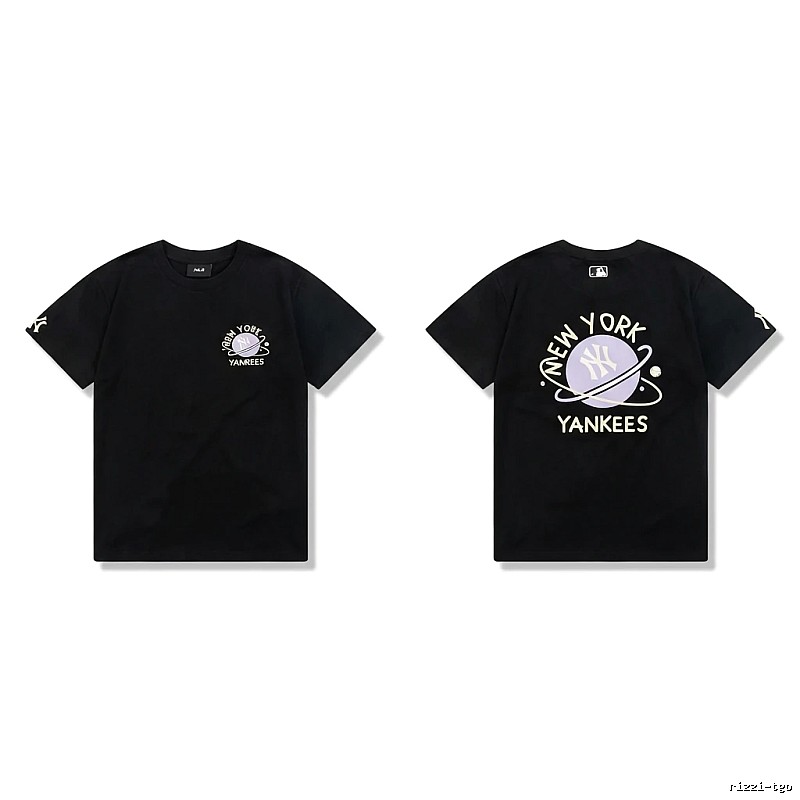 Black T-shirt of MLB New York Yankees