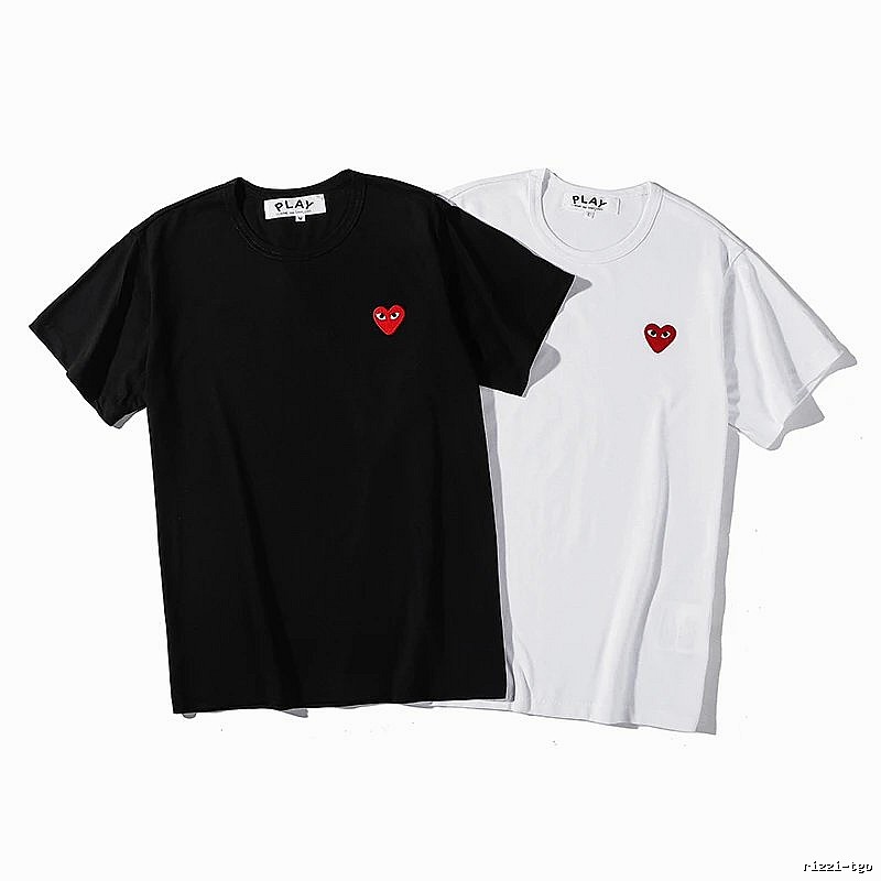Comme des Garcons PLAY Summer Tee Styling Heart Logo T-Shirt Streetwear Look