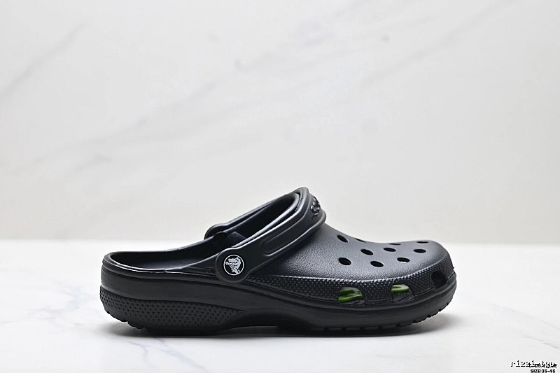 Crocs Classic Clog in simple black style