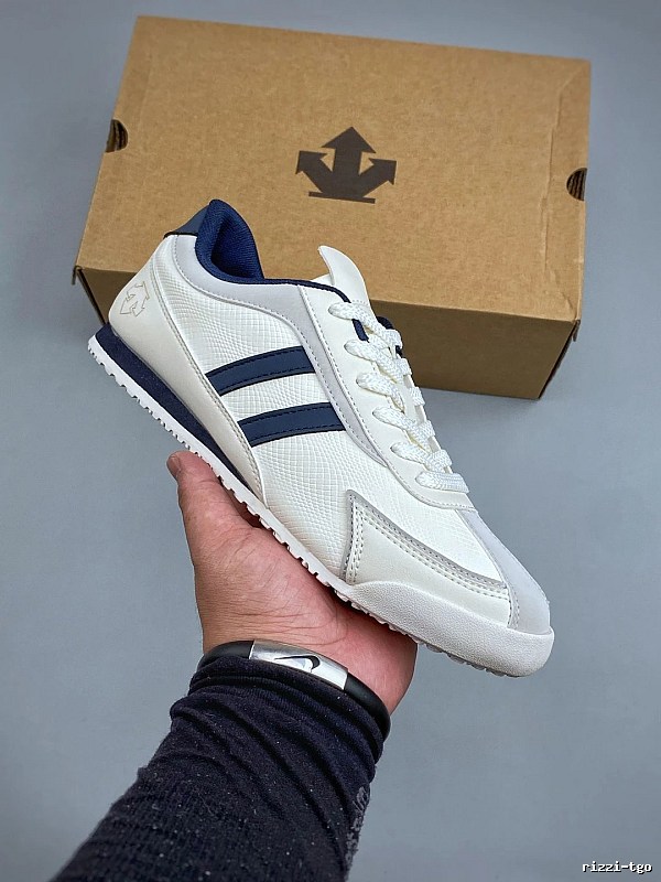 Descente White and Navy Low-Profile Sneakers and Slim Rubber Sole