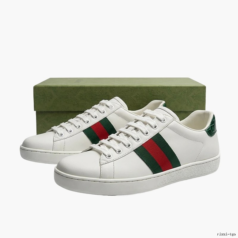 Gucci retro-style white shoes with red and green stripes