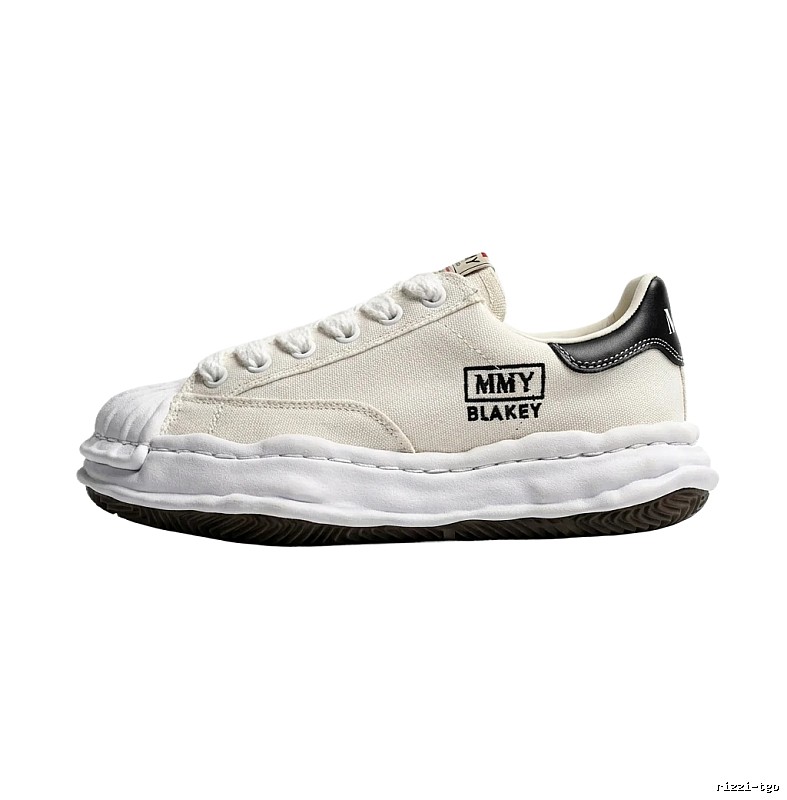MMY Blakely minimalist style white shoes