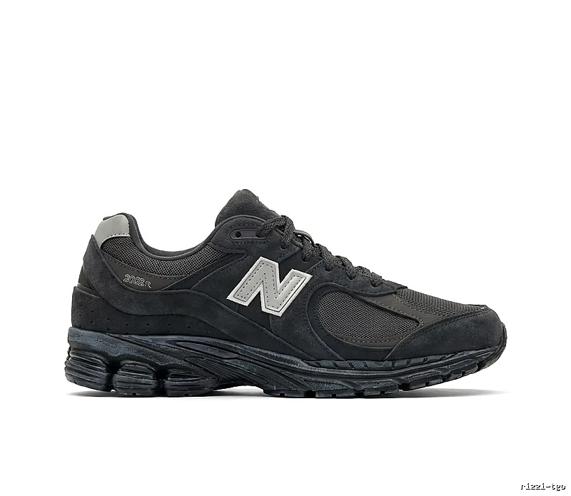 New Balance 2002R Retro Style Black and Grey Athletic Shoes