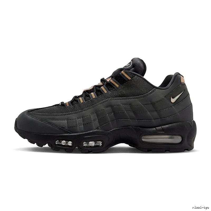 Nike retro-style black sports shoes