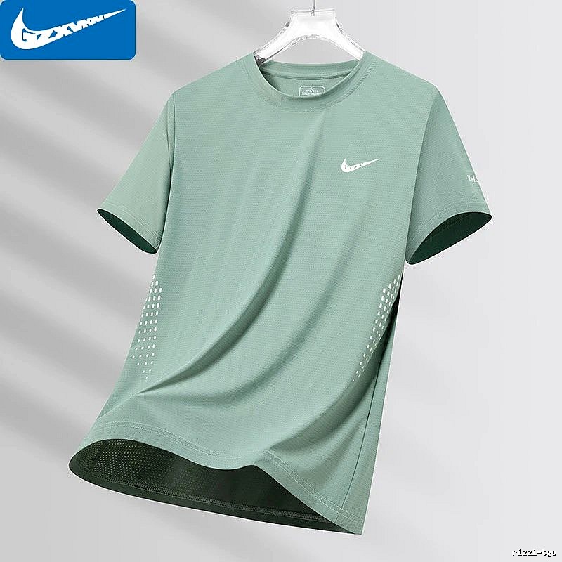 Nike Summer Athletic T-shirt Lightweight Short Sleeve with Bold Graphic