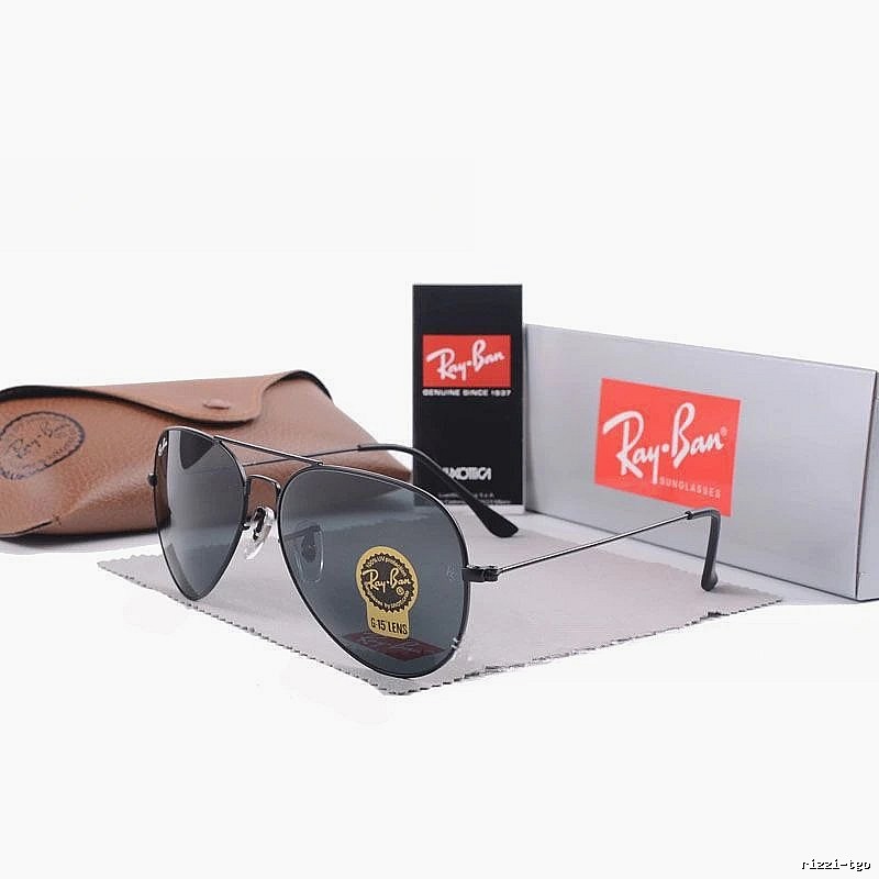 Ray-Ban Logo Detail Aviator sunglasses Gold Tone Sunglasses with Functional Detail
