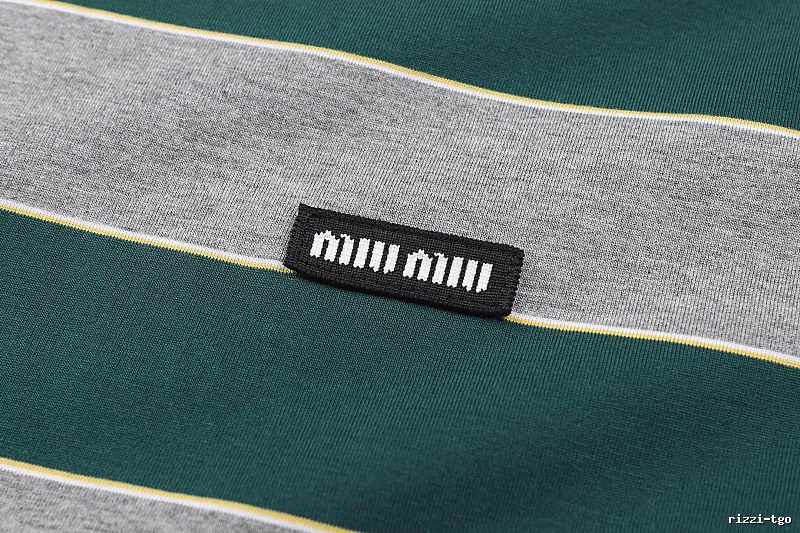 Travel Look Miu Miu Knit Top Graphic Front