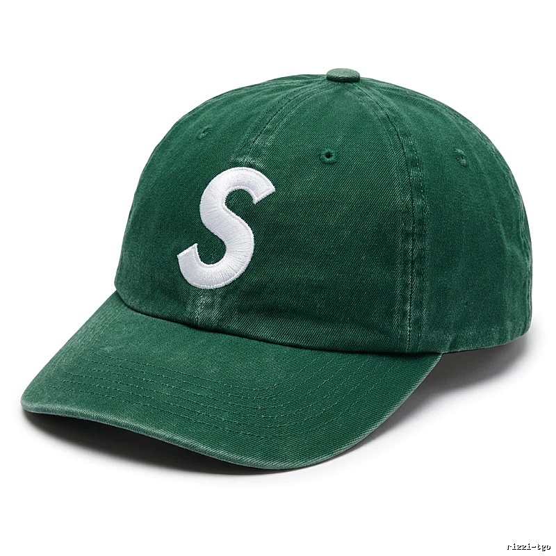 Vintage-style green hat with Supreme letters